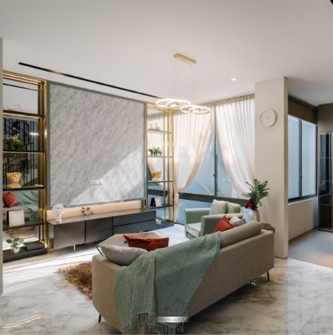 Interior Ruang Keluarga Mewah di Green Nuri Residence