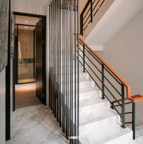 Interior Rumah 2 Lantai Desain Minimalis Profesional